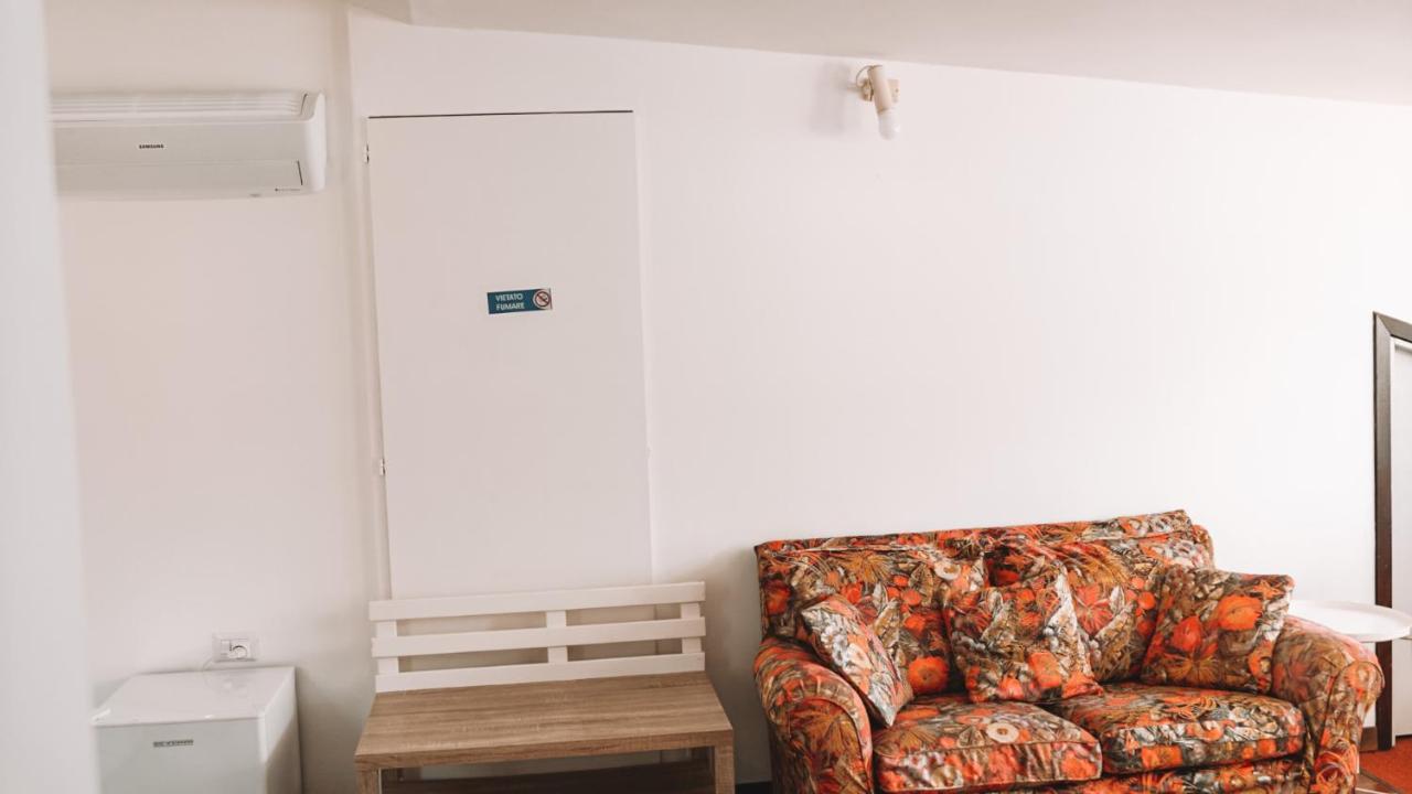 Casa Zoe Lägenhet Lezzeno Exteriör bild